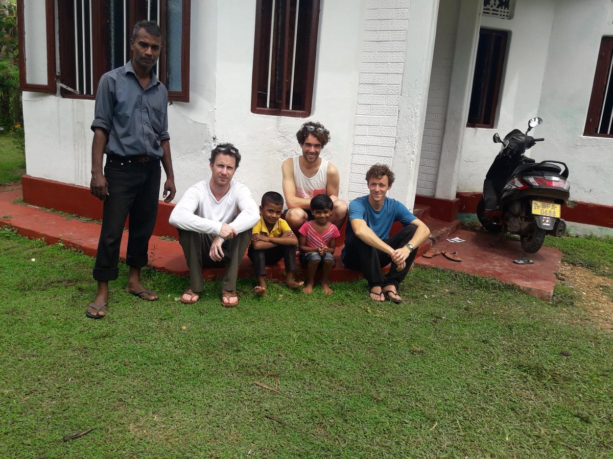 Colonial Surfing Villa Hostel & Home Stay ميديغاما إيست المظهر الخارجي الصورة