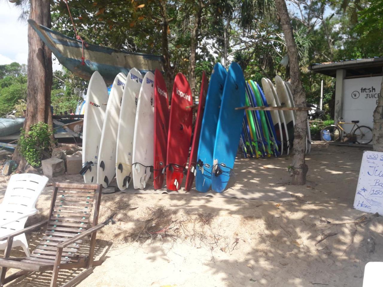 Colonial Surfing Villa Hostel & Home Stay ميديغاما إيست المظهر الخارجي الصورة