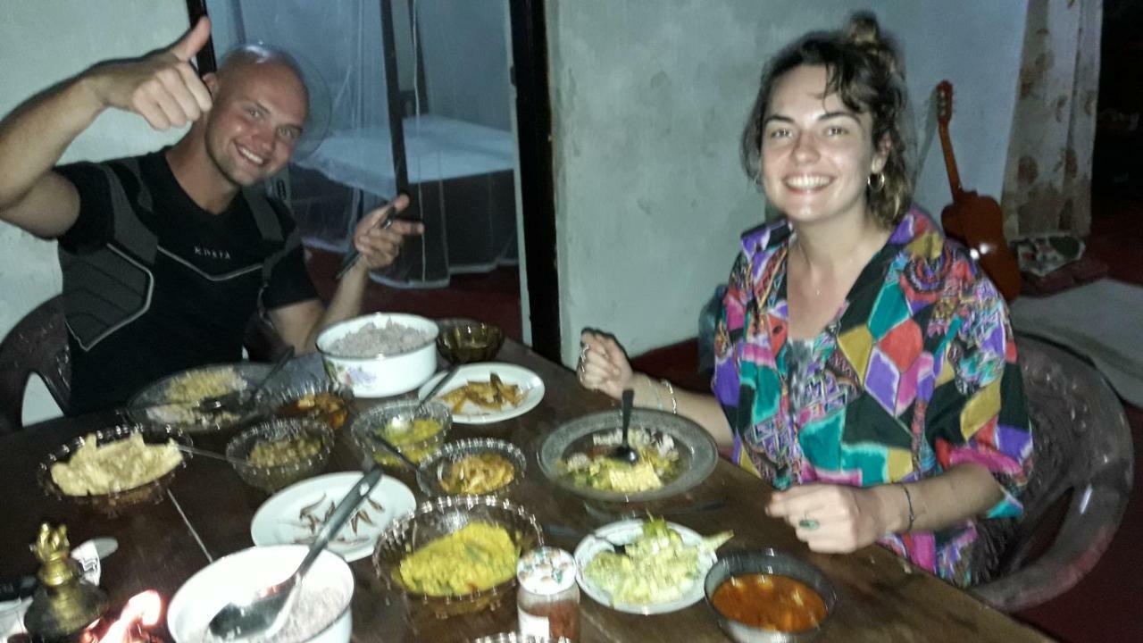 Colonial Surfing Villa Hostel & Home Stay ميديغاما إيست المظهر الخارجي الصورة