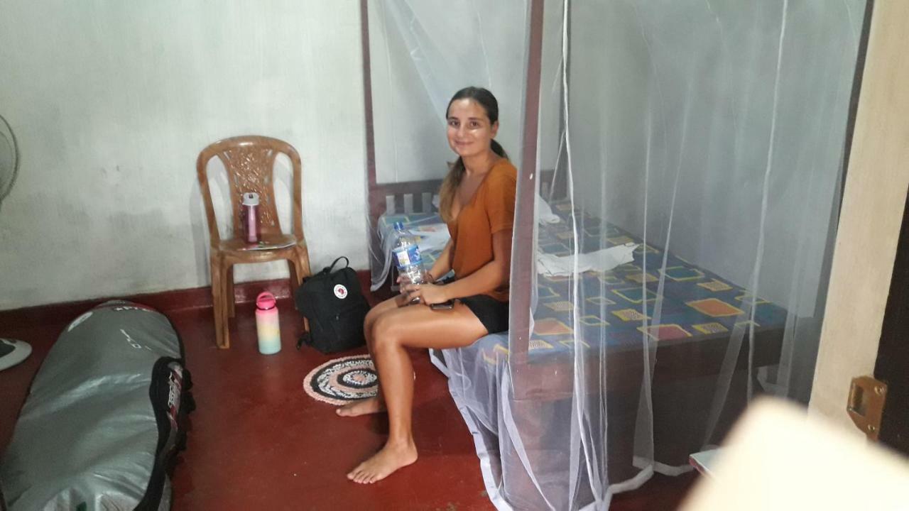 Colonial Surfing Villa Hostel & Home Stay ميديغاما إيست المظهر الخارجي الصورة