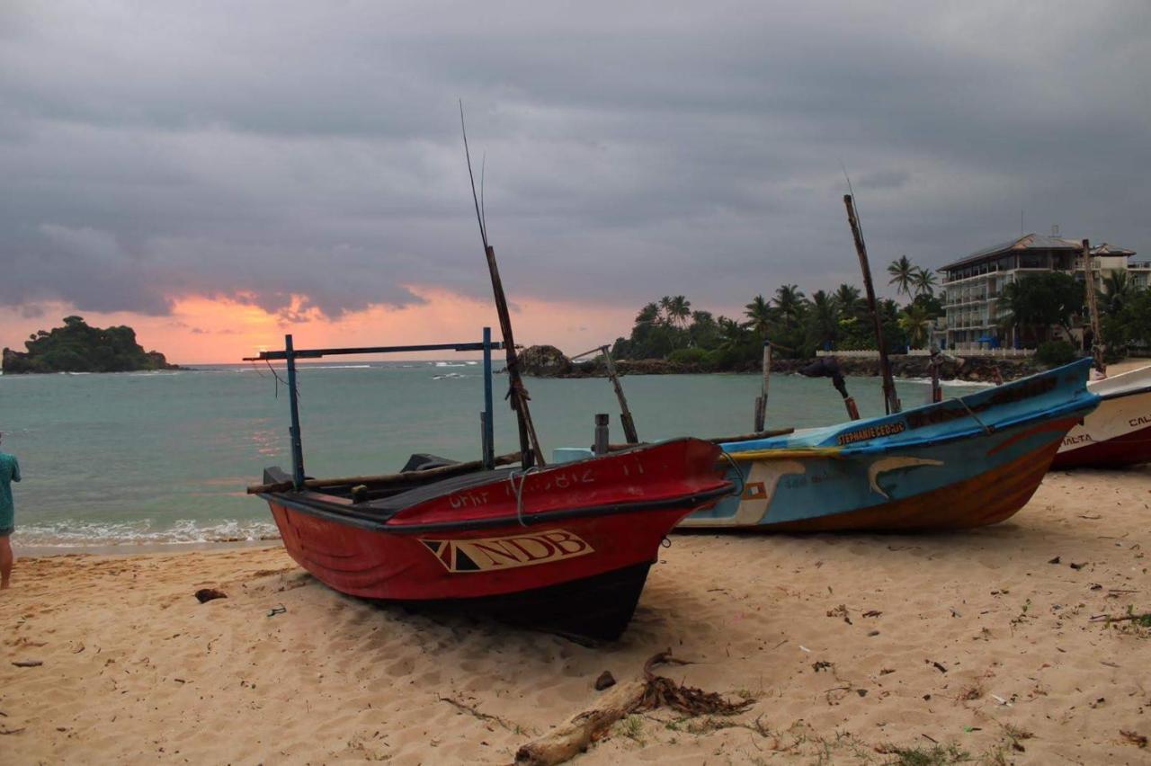 Colonial Surfing Villa Hostel & Home Stay ميديغاما إيست المظهر الخارجي الصورة